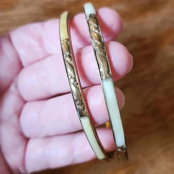 Vtg bone & brass bangle bracelet set - Picture 7 of 9